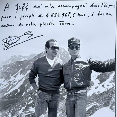 Belle photo dédicacée du spationaute Patrick Baudry à un ami qui l'accompagna dans l'espace