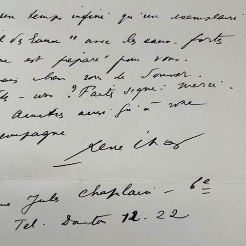 René Char offre un exemplaire de "Soleil des eaux" illustré par Georges Braque