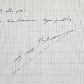 Simone de Beauvoir dénonce les scandales étouffés de la guerre d'Algérie et l'impunité des coupables