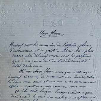 Charmant texte manuscrit "Mes fleurs", sur papier à lettre gaufré aux motifs floraux