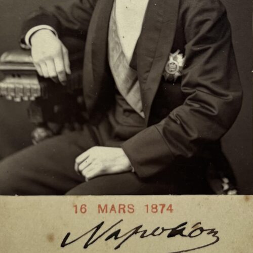 Beau portrait photographique du Prince Impérial, avec sa signature autographe, offert par le duc de Padoue