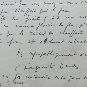 Marguerite Duras invite Jean-Paul Sartre à assister à sa pièce 'Le Square'
