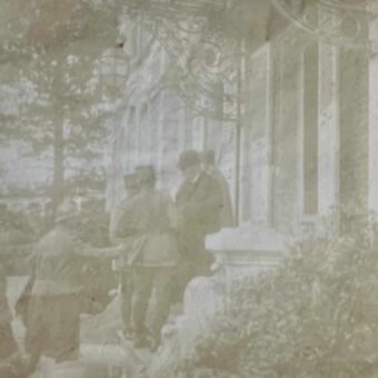 Photographie inédite de Georges Clemenceau au QG de Foch en mars 1918 avec notes explicatives