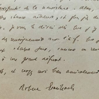 En 1942, après sa rupture avec Maurras, Brasillach continue à lire "pieusement" l'Action Française